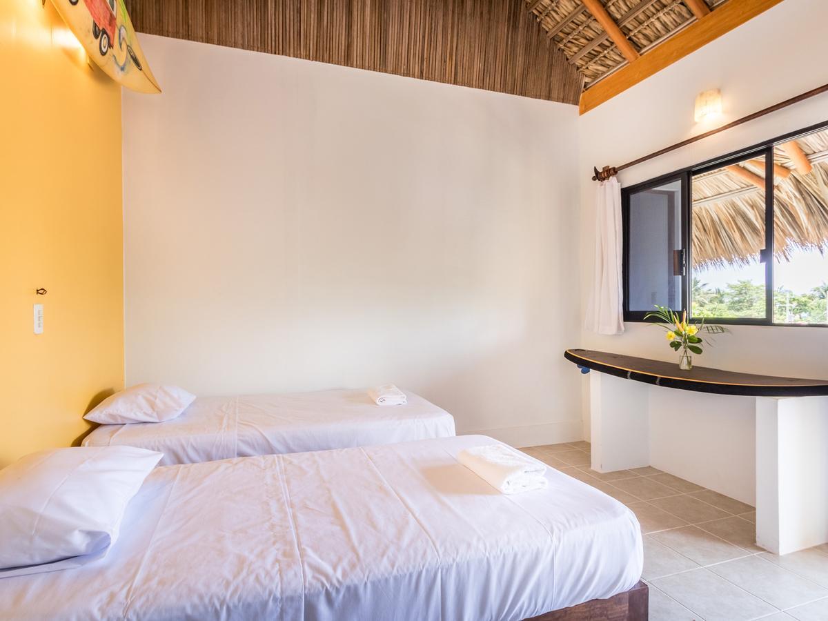 Experiencia Surf Camp Hostel Brisas de Zicatela Exterior photo