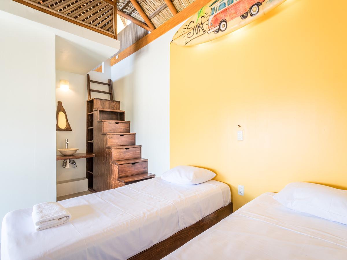Experiencia Surf Camp Hostel Brisas de Zicatela Exterior photo