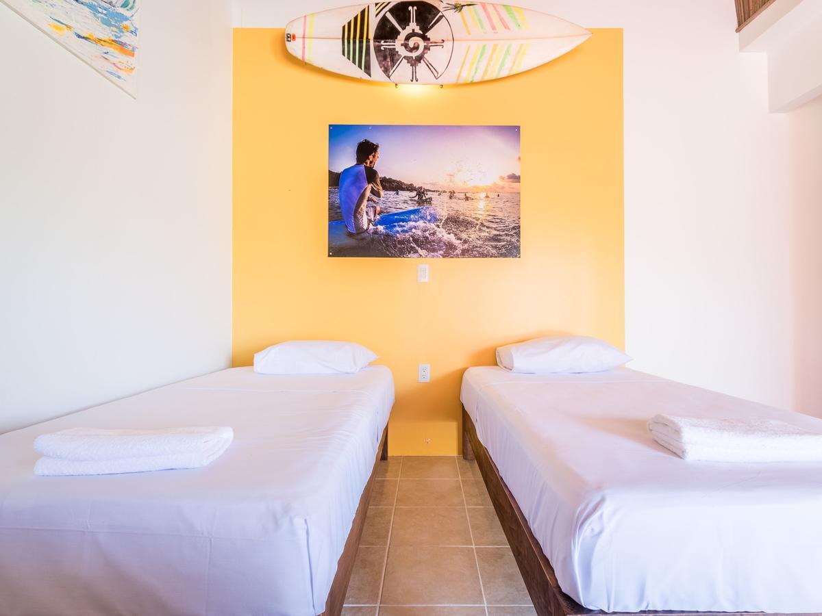 Experiencia Surf Camp Hostel Brisas de Zicatela Exterior photo