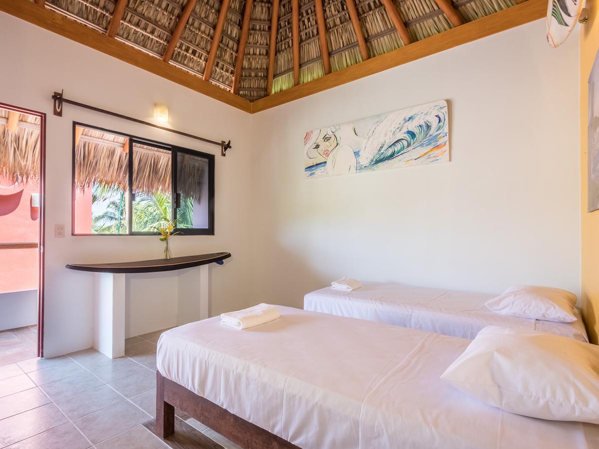 Experiencia Surf Camp Hostel Brisas de Zicatela Exterior photo