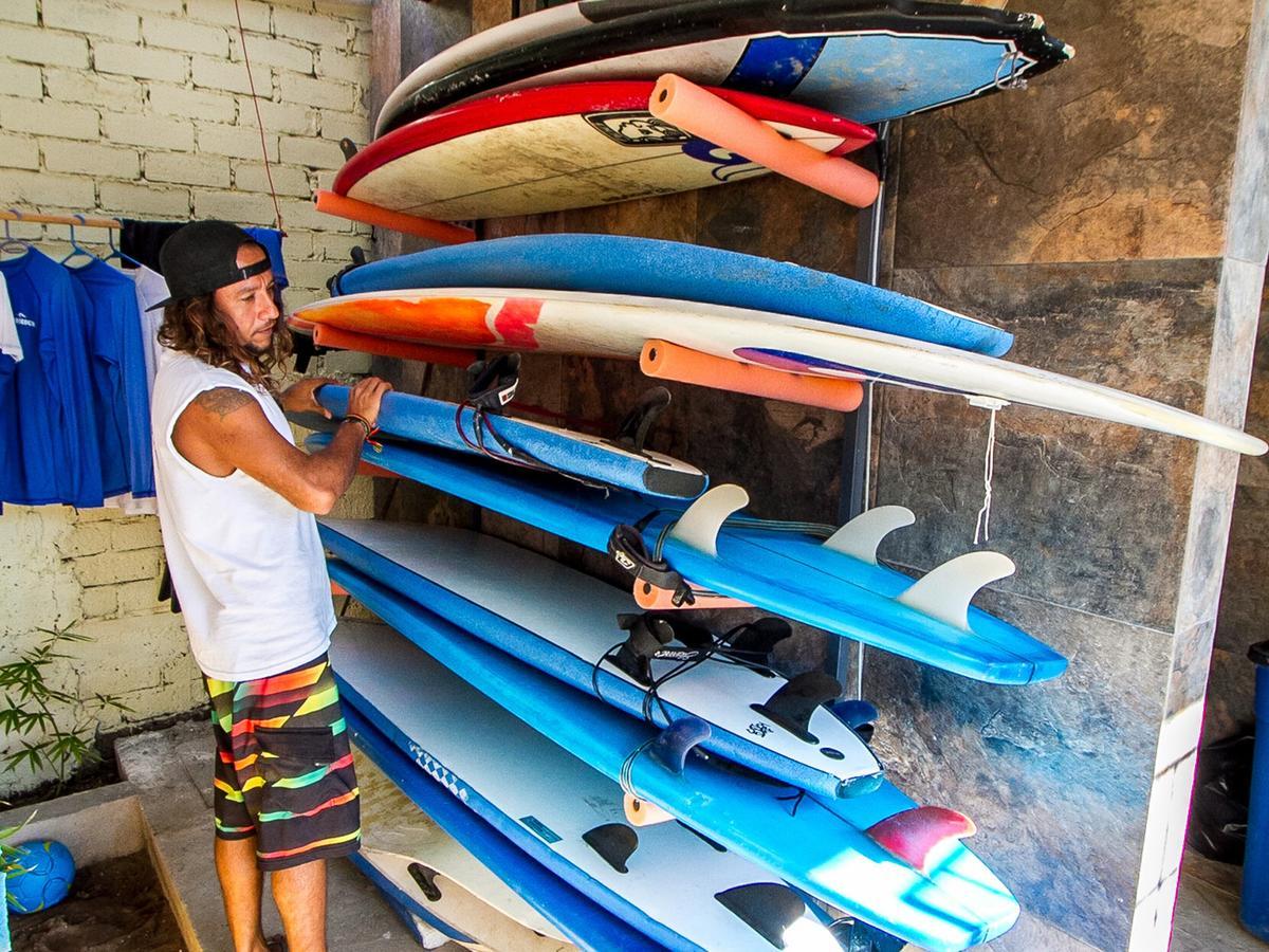Experiencia Surf Camp Hostel Brisas de Zicatela Exterior photo