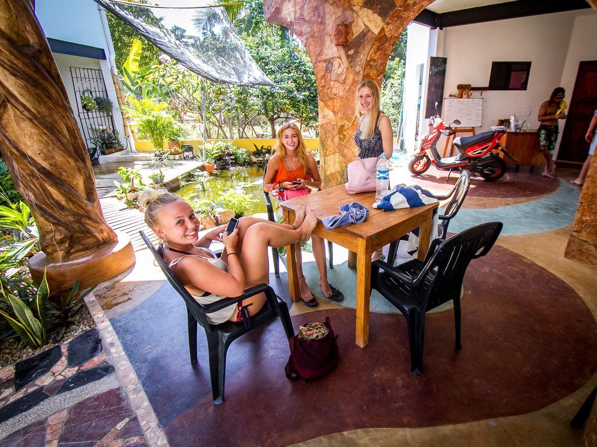 Experiencia Surf Camp Hostel Brisas de Zicatela Exterior photo