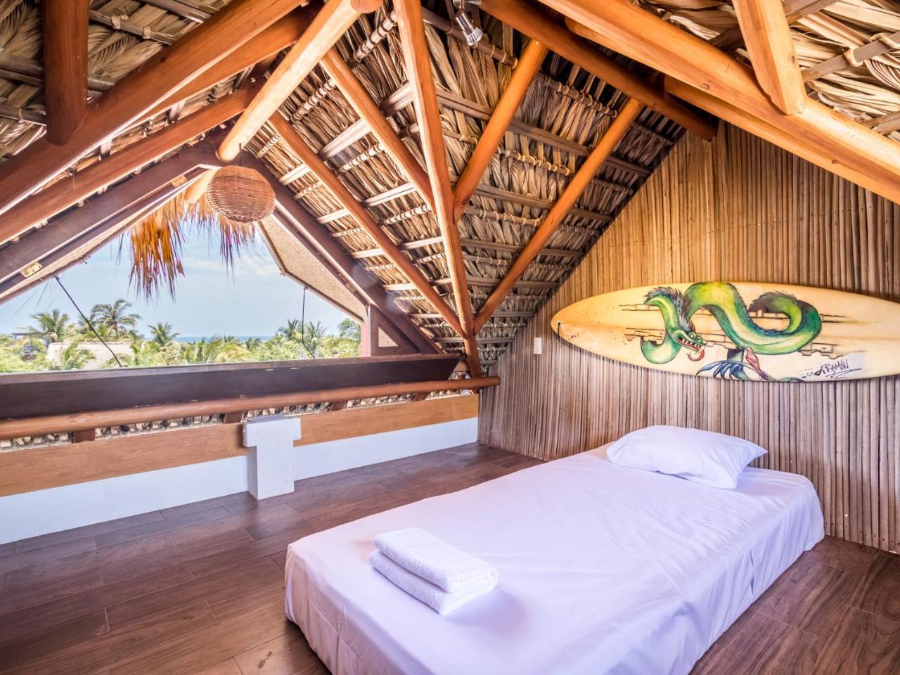 Experiencia Surf Camp Hostel Brisas de Zicatela Exterior photo