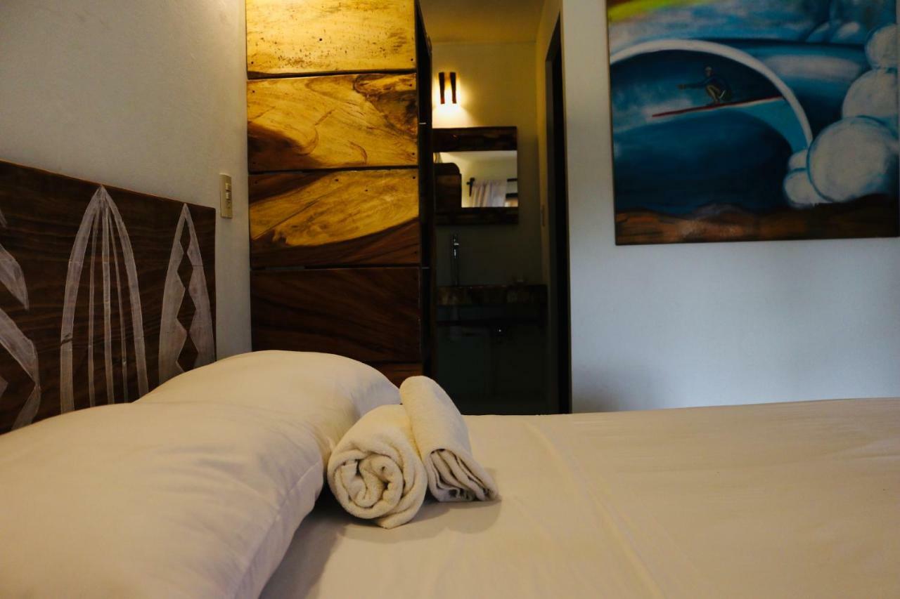 Experiencia Surf Camp Hostel Brisas de Zicatela Exterior photo