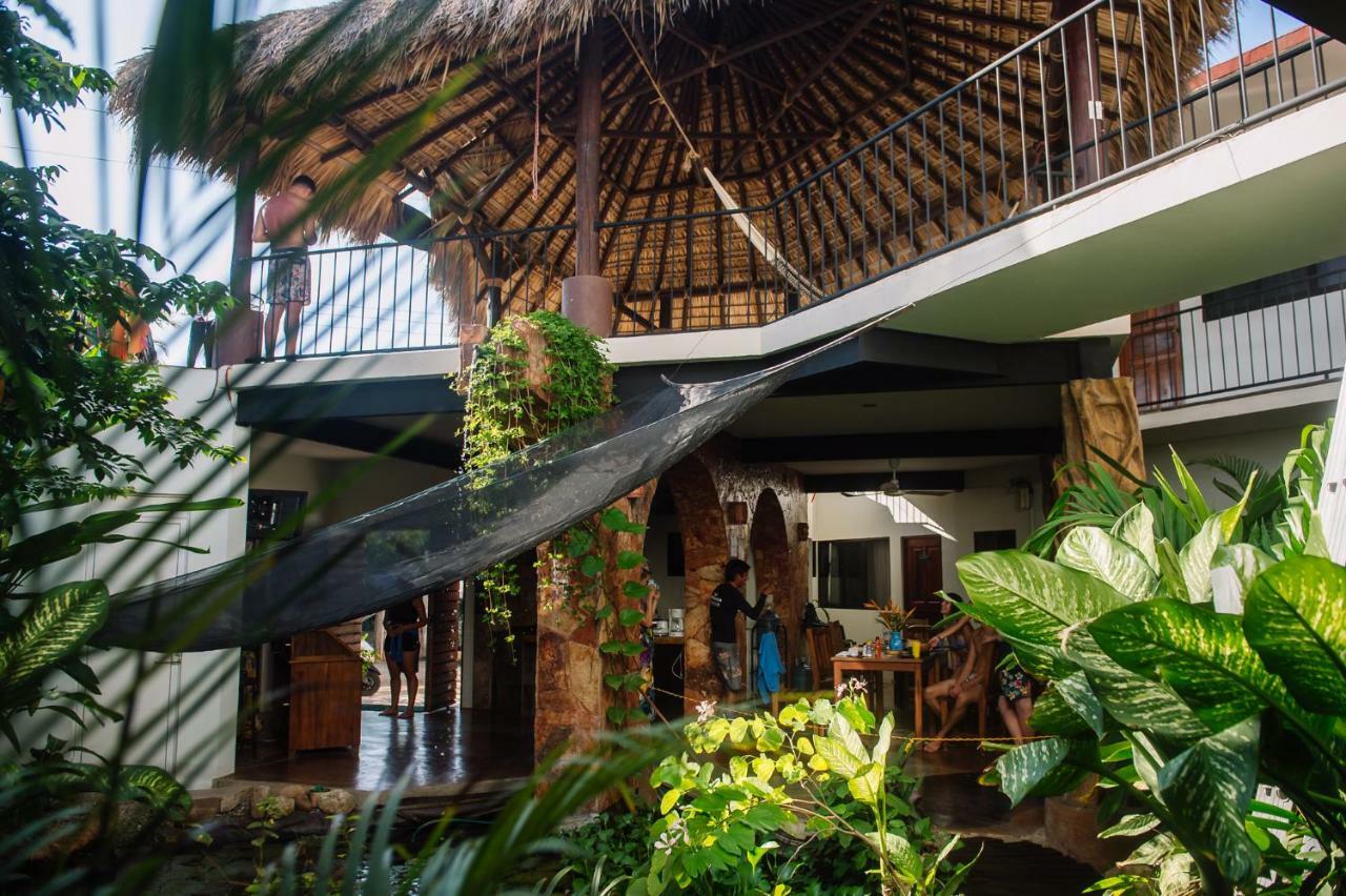 Experiencia Surf Camp Hostel Brisas de Zicatela Exterior photo