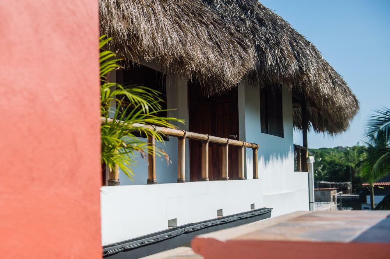 Experiencia Surf Camp Hostel Brisas de Zicatela Exterior photo